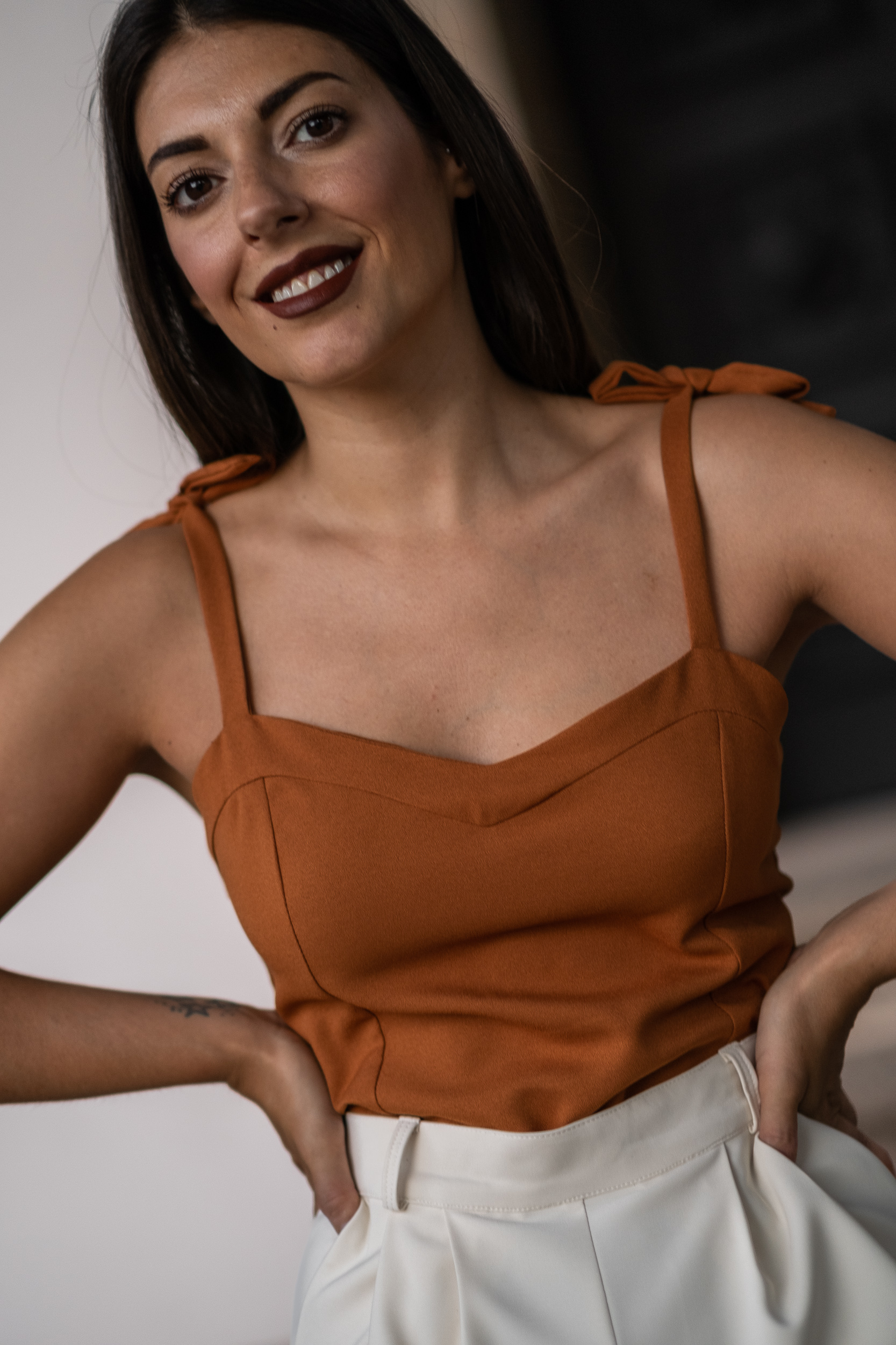 blusa essencia cognac